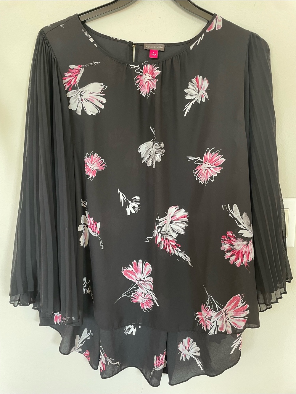 Vince Camuto Women Blouse Pink White Floral Delicate Pleated Flared Sleeves L